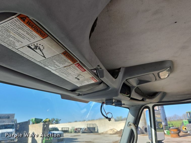 image for item DP6246 2005 International 7600 6x4 silage truck