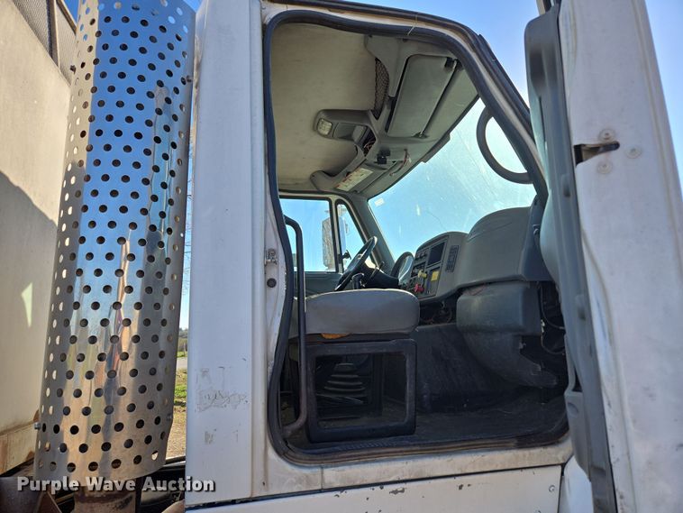 image for item DP6246 2005 International 7600 6x4 silage truck
