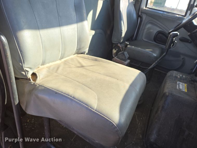 image for item DP6246 2005 International 7600 6x4 silage truck