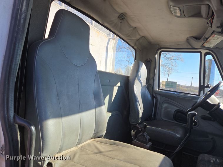 image for item DP6246 2005 International 7600 6x4 silage truck