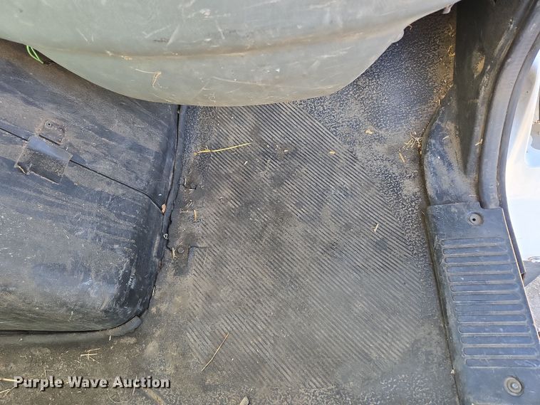 image for item DP6246 2005 International 7600 6x4 silage truck