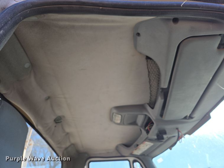 image for item DP6246 2005 International 7600 6x4 silage truck