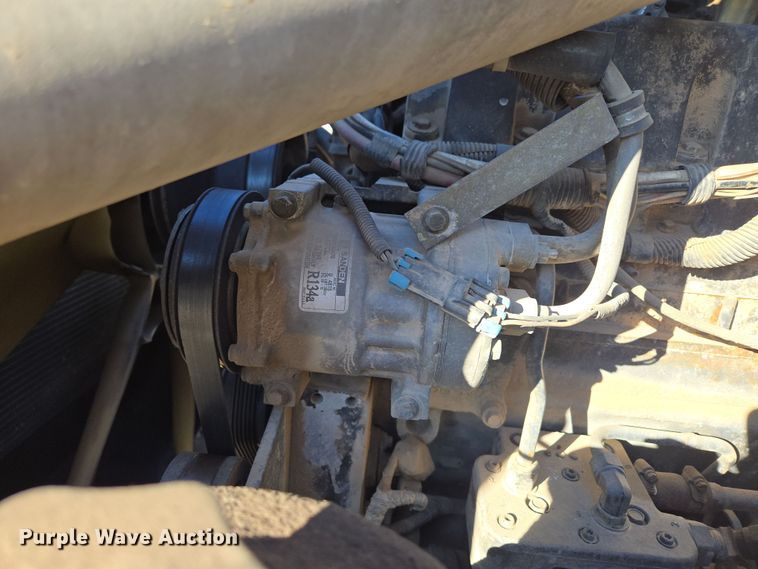 image for item DP6246 2005 International 7600 6x4 silage truck