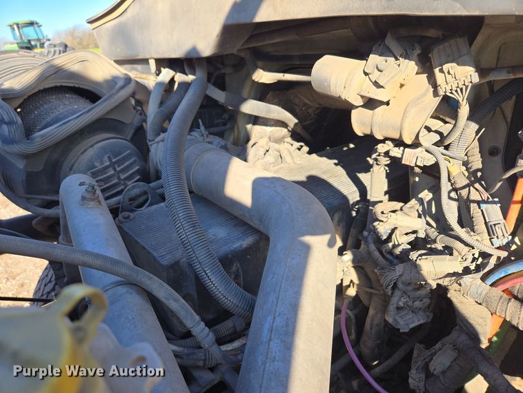 image for item DP6246 2005 International 7600 6x4 silage truck