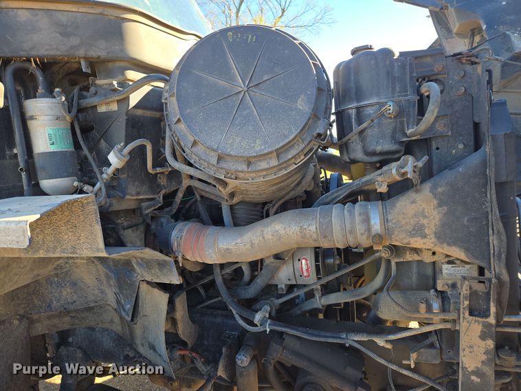 image for item DP6246 2005 International 7600 6x4 silage truck