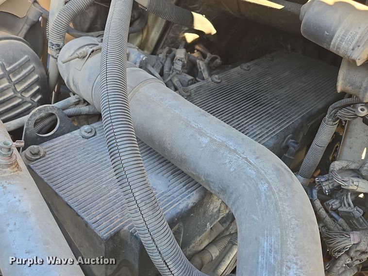 image for item DP6246 2005 International 7600 6x4 silage truck