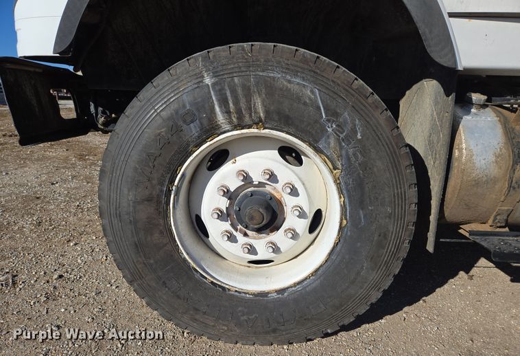 image for item DP6246 2005 International 7600 6x4 silage truck