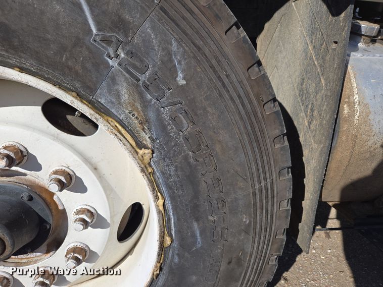 image for item DP6246 2005 International 7600 6x4 silage truck