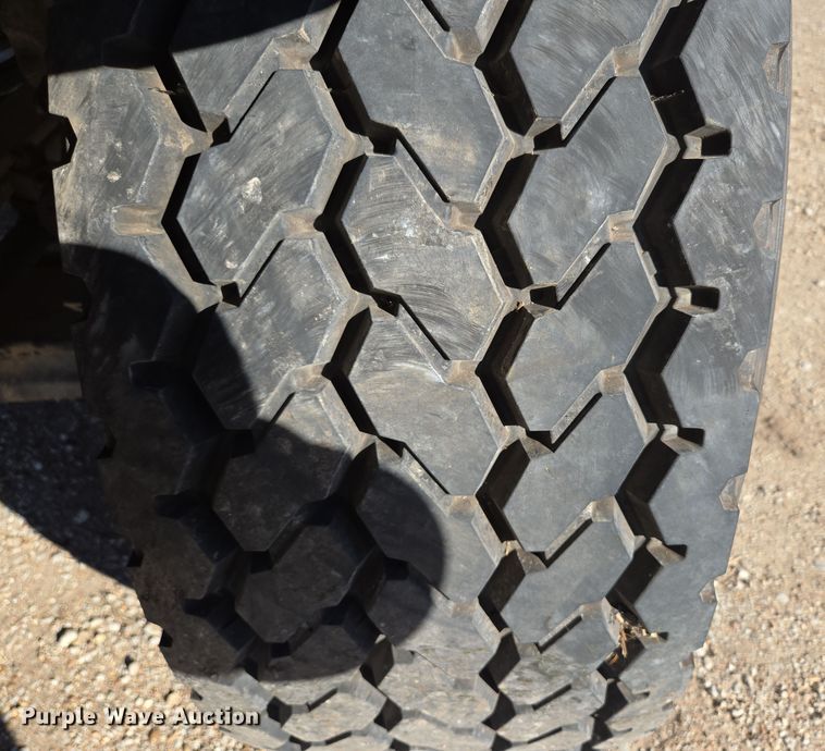 image for item DP6246 2005 International 7600 6x4 silage truck