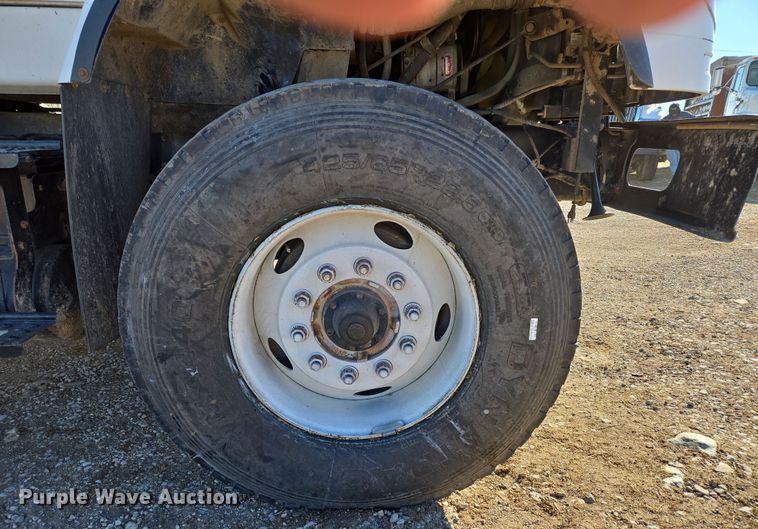 image for item DP6246 2005 International 7600 6x4 silage truck