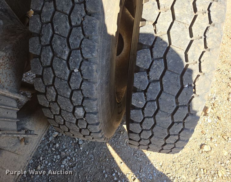 image for item DP6246 2005 International 7600 6x4 silage truck