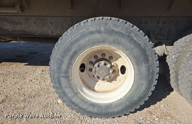 image for item DP6246 2005 International 7600 6x4 silage truck