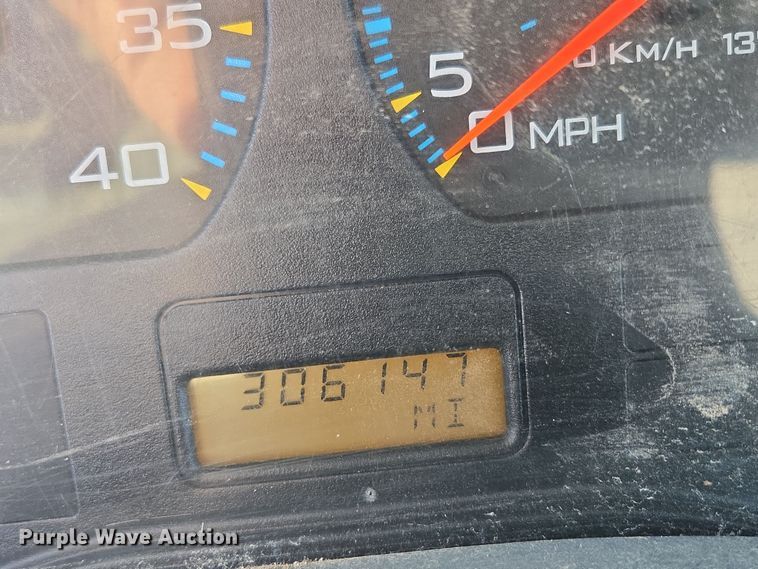 image for item DP6246 2005 International 7600 6x4 silage truck