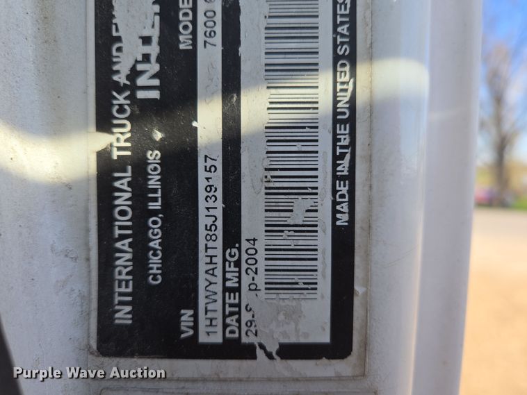 image for item DP6246 2005 International 7600 6x4 silage truck