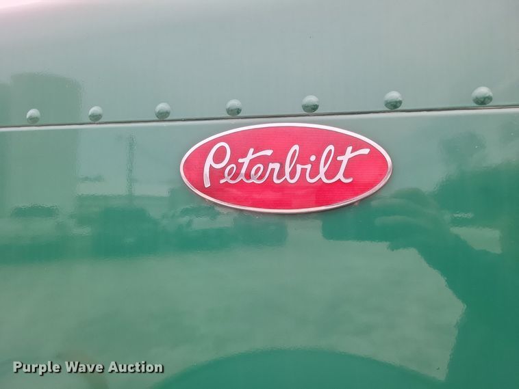 image for item DQ3865 1989 Peterbilt 379 glider kit fertilizer delivery truck