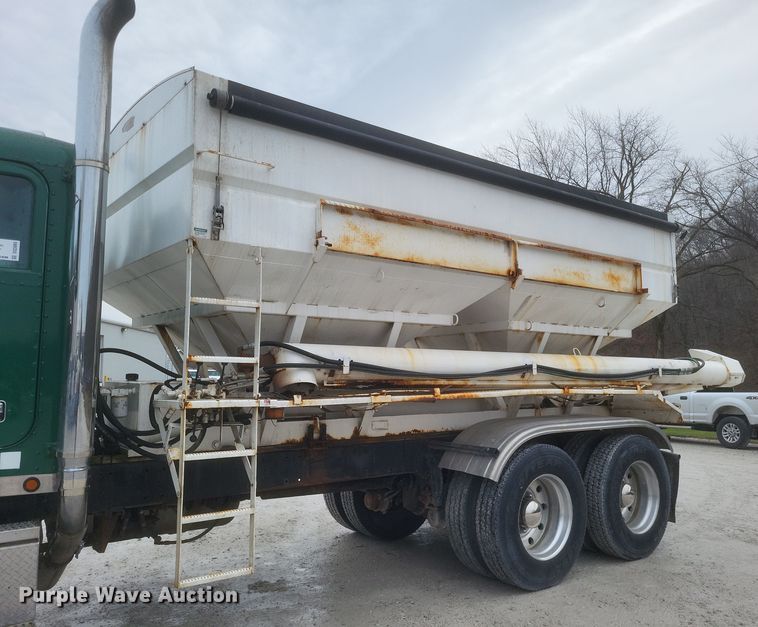 image for item DQ3865 1989 Peterbilt 379 glider kit fertilizer delivery truck