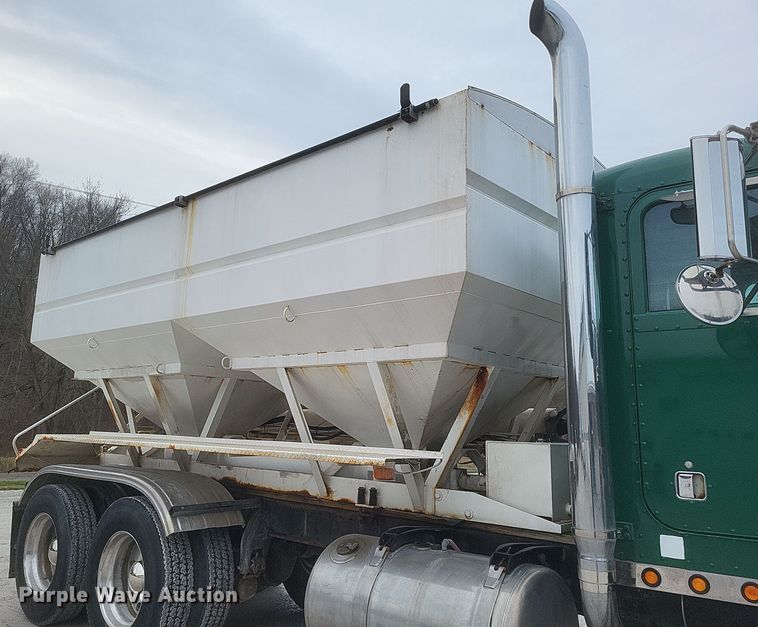 image for item DQ3865 1989 Peterbilt 379 glider kit fertilizer delivery truck