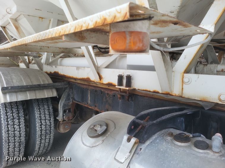 image for item DQ3865 1989 Peterbilt 379 glider kit fertilizer delivery truck