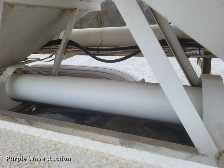 image for item DQ3865 1989 Peterbilt 379 glider kit fertilizer delivery truck