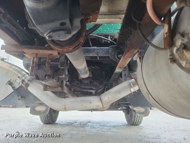 image for item DQ3865 1989 Peterbilt 379 glider kit fertilizer delivery truck