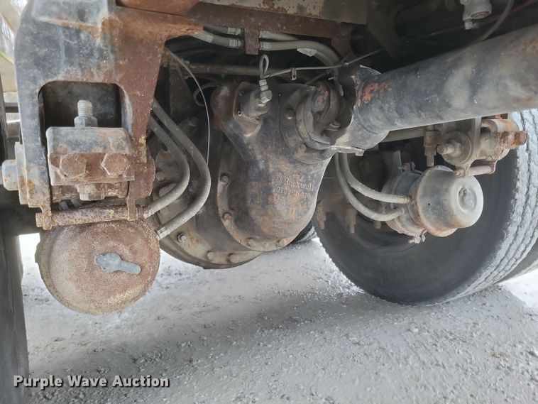 image for item DQ3865 1989 Peterbilt 379 glider kit fertilizer delivery truck