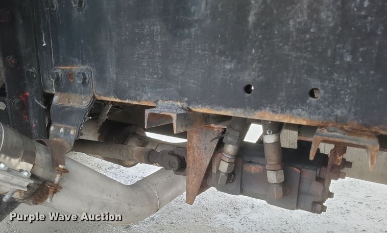 image for item DQ3865 1989 Peterbilt 379 glider kit fertilizer delivery truck