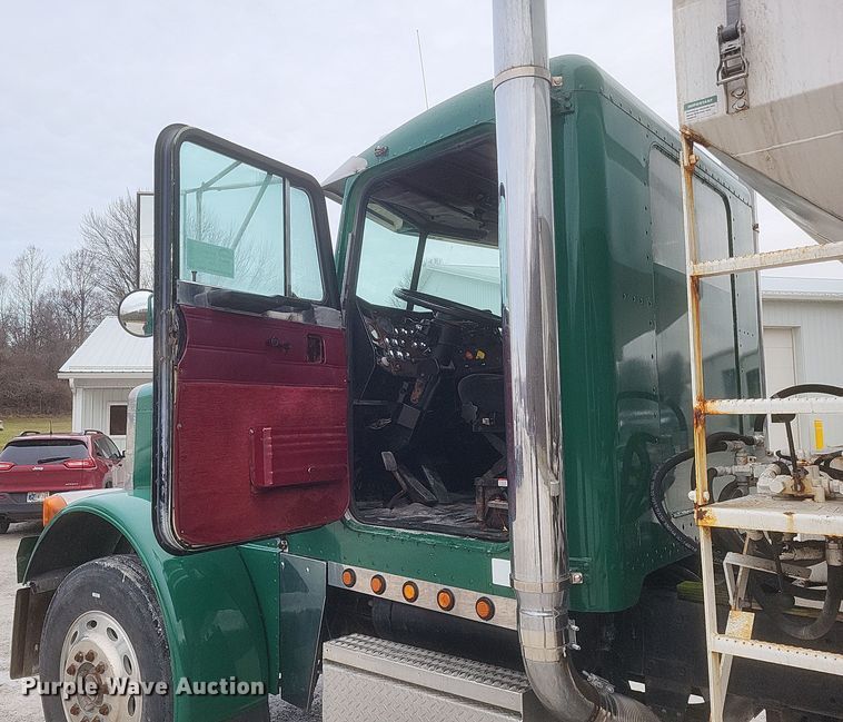 image for item DQ3865 1989 Peterbilt 379 glider kit fertilizer delivery truck