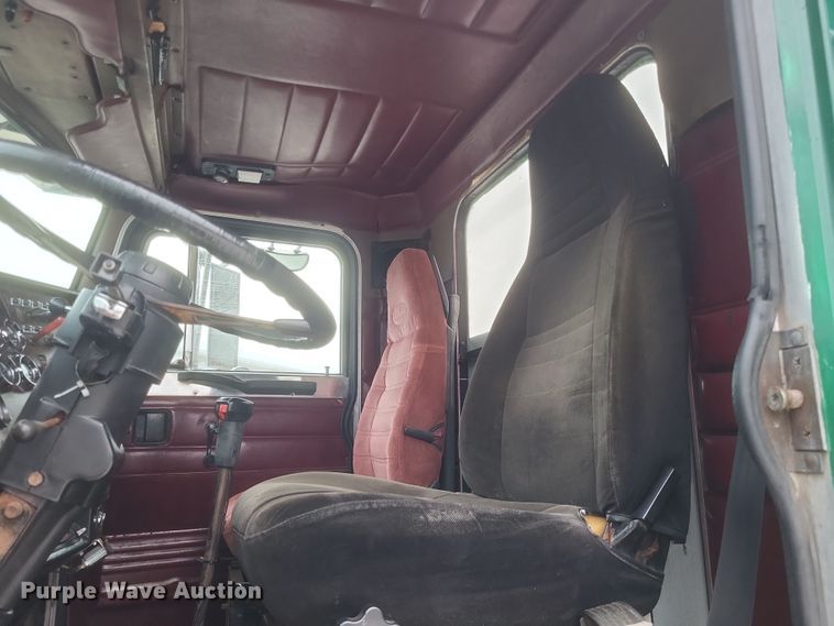 image for item DQ3865 1989 Peterbilt 379 glider kit fertilizer delivery truck