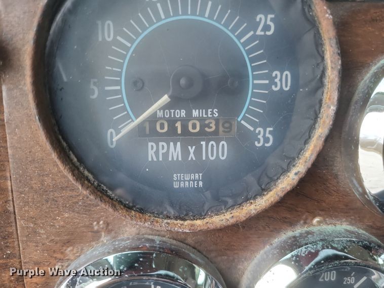 image for item DQ3865 1989 Peterbilt 379 glider kit fertilizer delivery truck