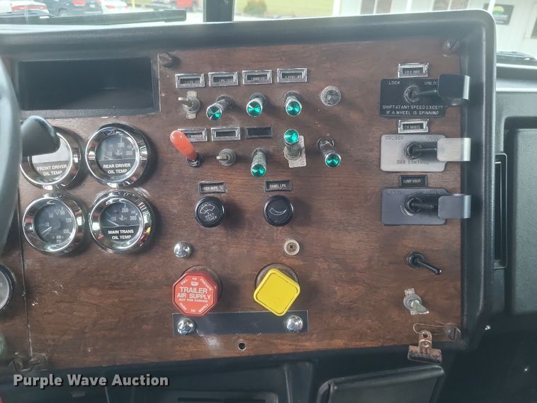 image for item DQ3865 1989 Peterbilt 379 glider kit fertilizer delivery truck