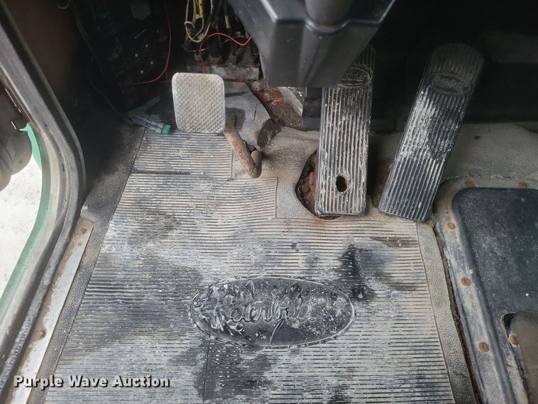 image for item DQ3865 1989 Peterbilt 379 glider kit fertilizer delivery truck