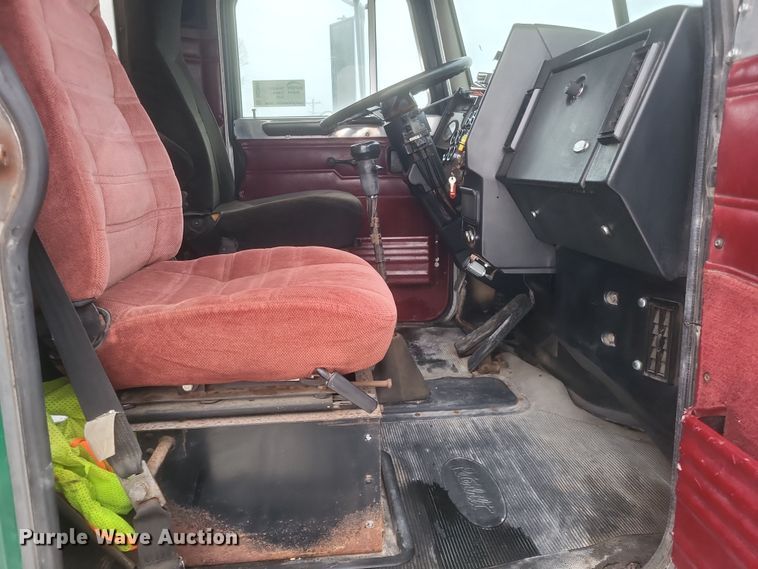 image for item DQ3865 1989 Peterbilt 379 glider kit fertilizer delivery truck