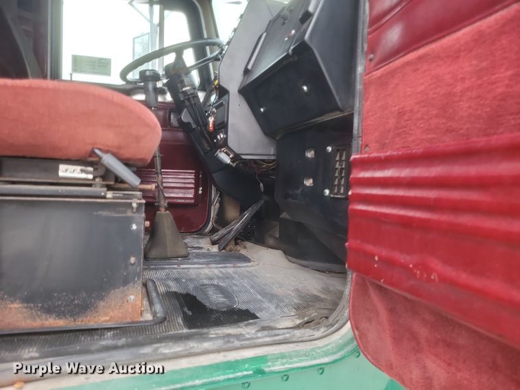 image for item DQ3865 1989 Peterbilt 379 glider kit fertilizer delivery truck