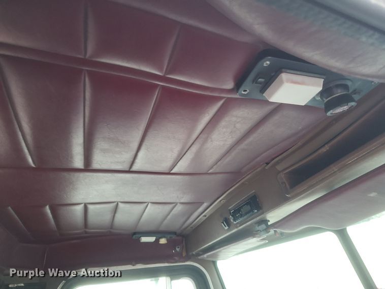 image for item DQ3865 1989 Peterbilt 379 glider kit fertilizer delivery truck