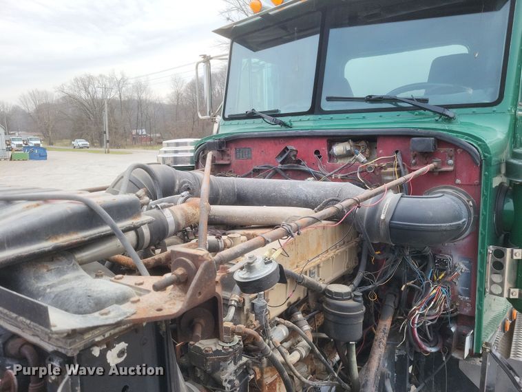 image for item DQ3865 1989 Peterbilt 379 glider kit fertilizer delivery truck