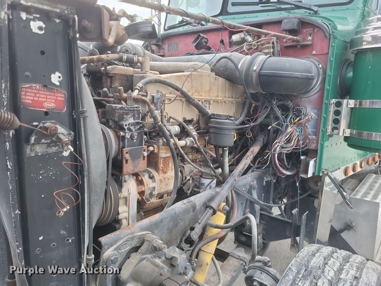 image for item DQ3865 1989 Peterbilt 379 glider kit fertilizer delivery truck