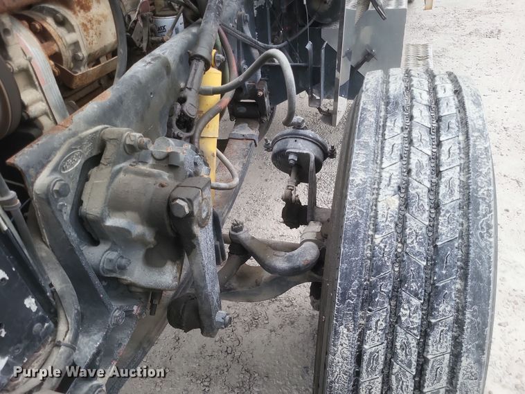 image for item DQ3865 1989 Peterbilt 379 glider kit fertilizer delivery truck