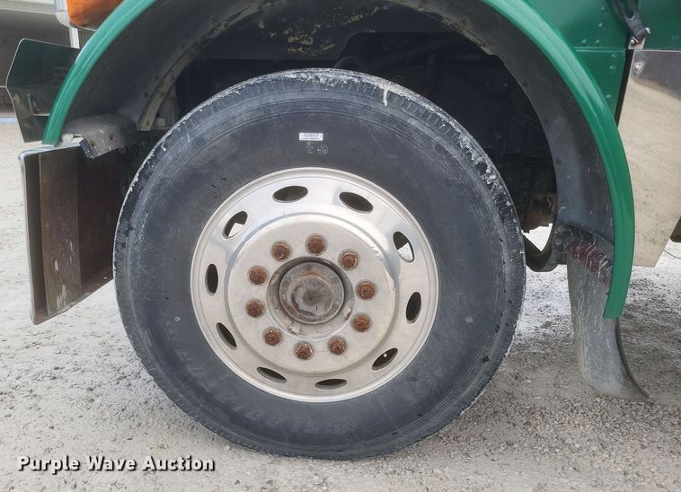 image for item DQ3865 1989 Peterbilt 379 glider kit fertilizer delivery truck