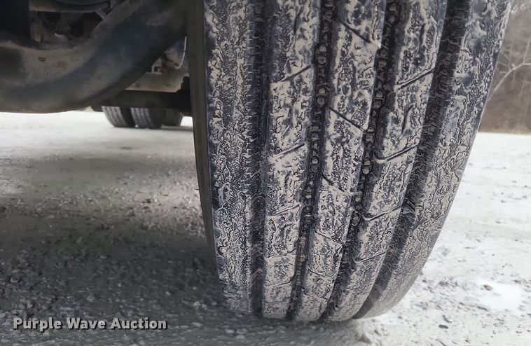 image for item DQ3865 1989 Peterbilt 379 glider kit fertilizer delivery truck