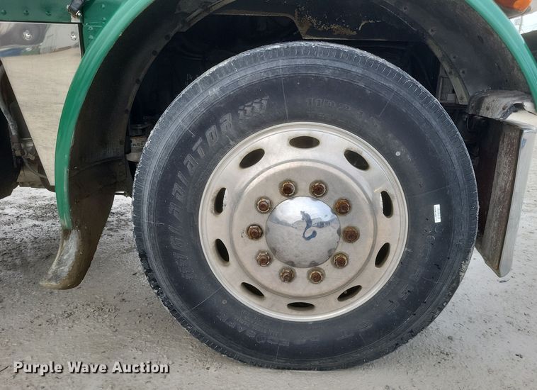 image for item DQ3865 1989 Peterbilt 379 glider kit fertilizer delivery truck