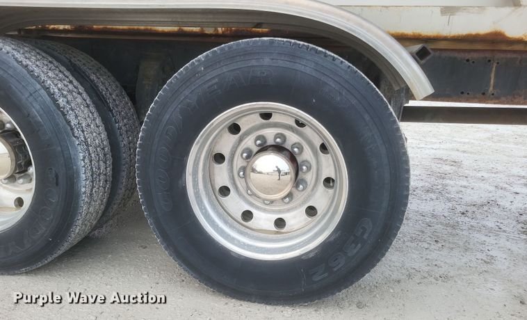 image for item DQ3865 1989 Peterbilt 379 glider kit fertilizer delivery truck