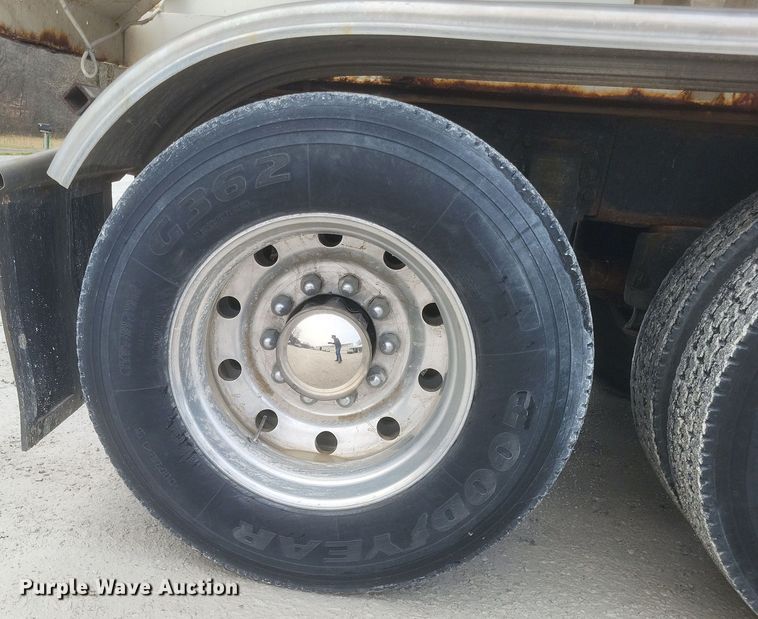 image for item DQ3865 1989 Peterbilt 379 glider kit fertilizer delivery truck