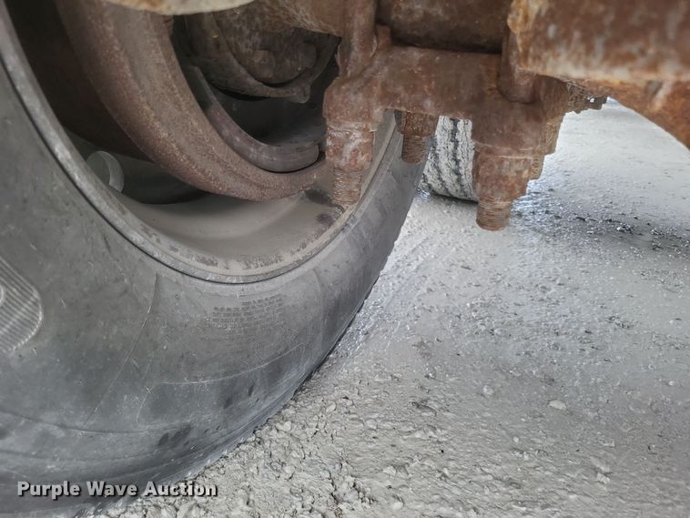 image for item DQ3865 1989 Peterbilt 379 glider kit fertilizer delivery truck