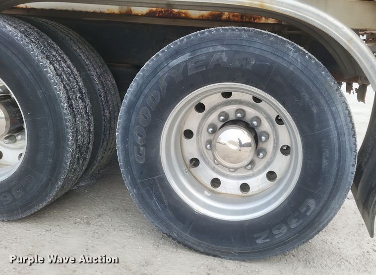 image for item DQ3865 1989 Peterbilt 379 glider kit fertilizer delivery truck