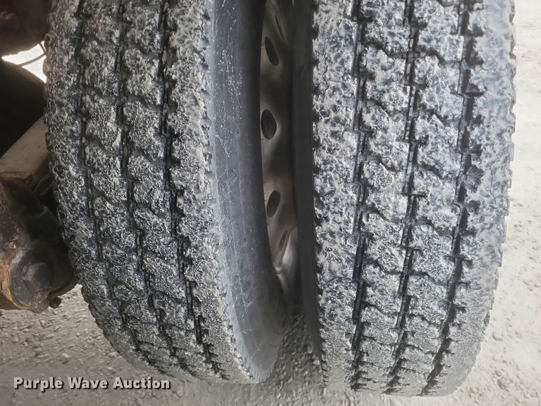 image for item DQ3865 1989 Peterbilt 379 glider kit fertilizer delivery truck