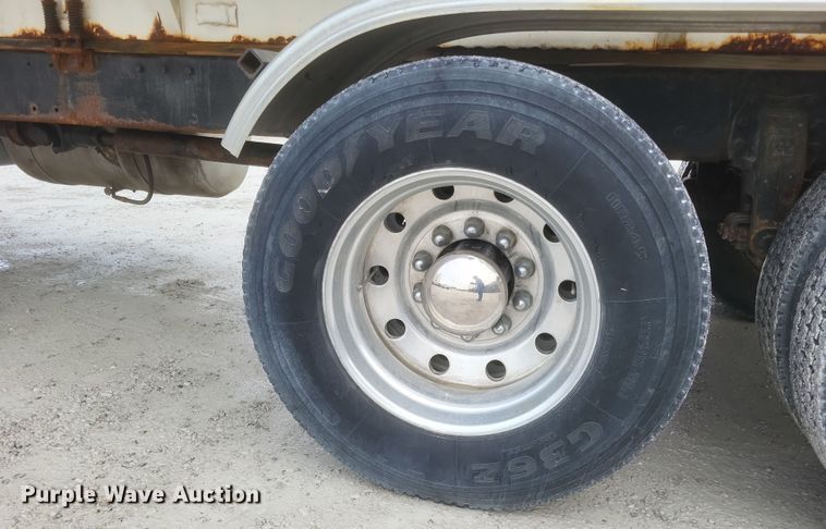 image for item DQ3865 1989 Peterbilt 379 glider kit fertilizer delivery truck