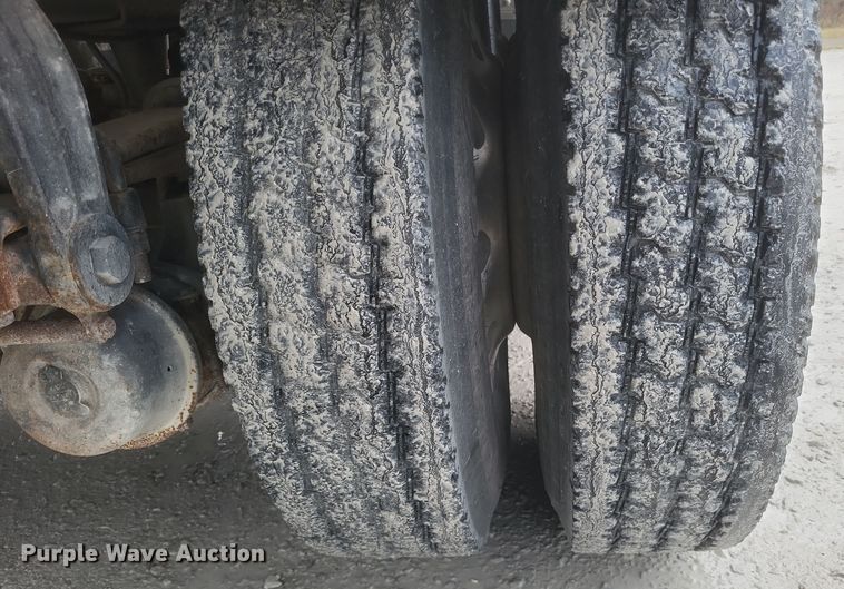 image for item DQ3865 1989 Peterbilt 379 glider kit fertilizer delivery truck