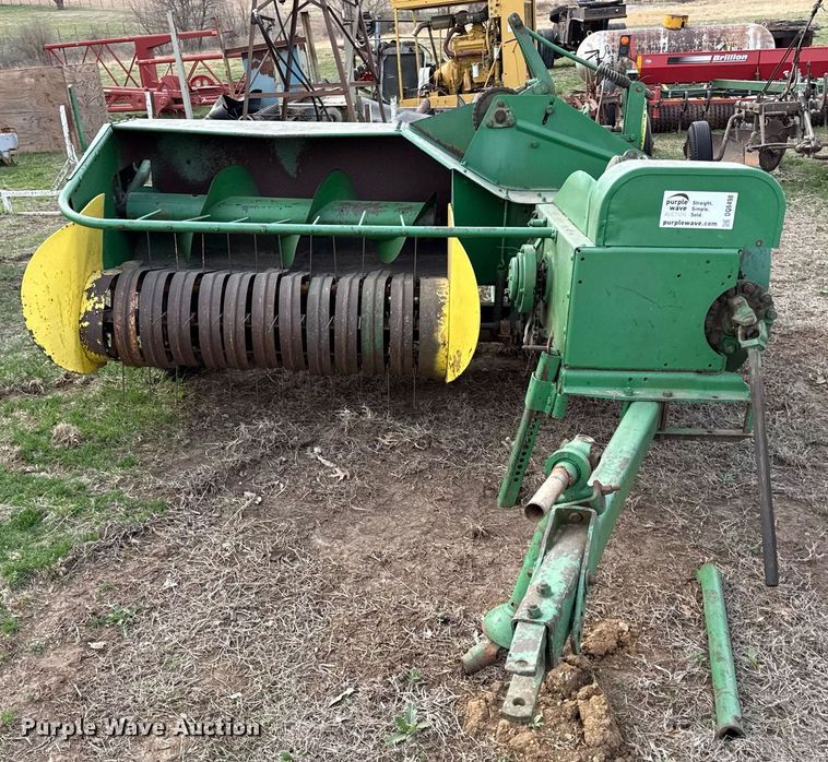 image for item DQ6498 John Deere small square baler