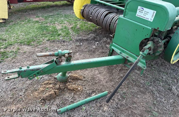 image for item DQ6498 John Deere small square baler
