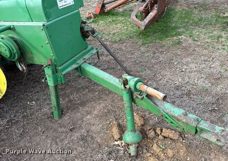 image for item DQ6498 John Deere small square baler